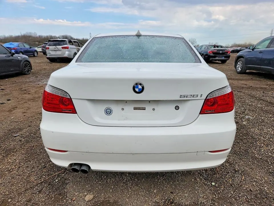2010 BMW 528 XI  