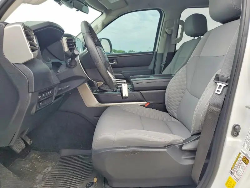 2023 TOYOTA TUNDRA SR5  