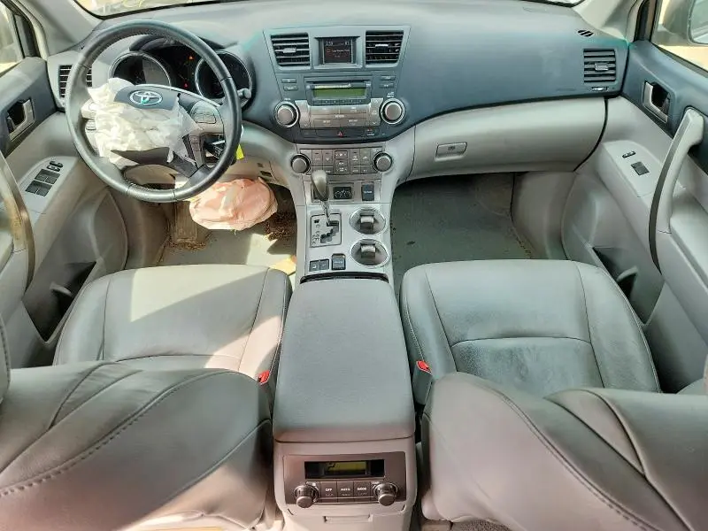 2010 TOYOTA HIGHLANDER SE  