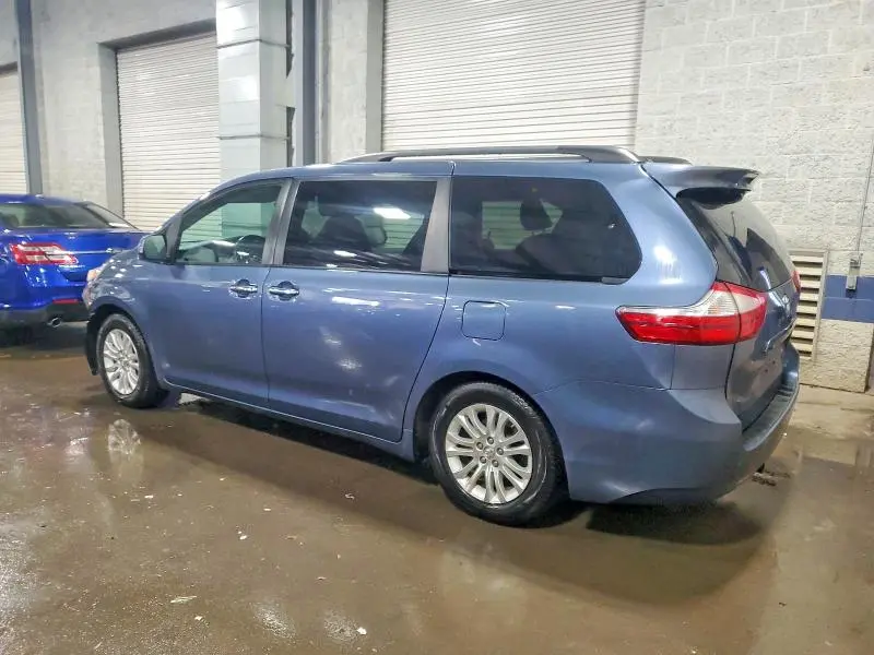 2015 TOYOTA SIENNA XLE  