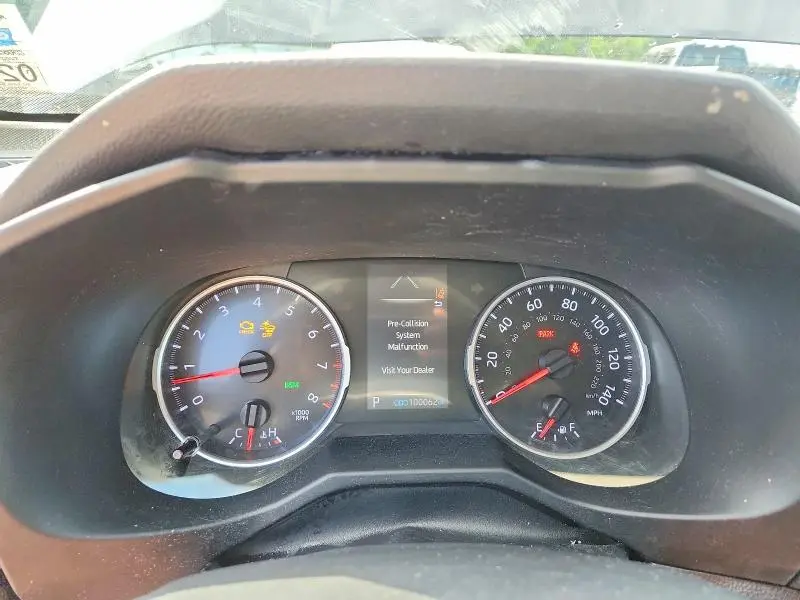 2021 TOYOTA RAV4 XLE  