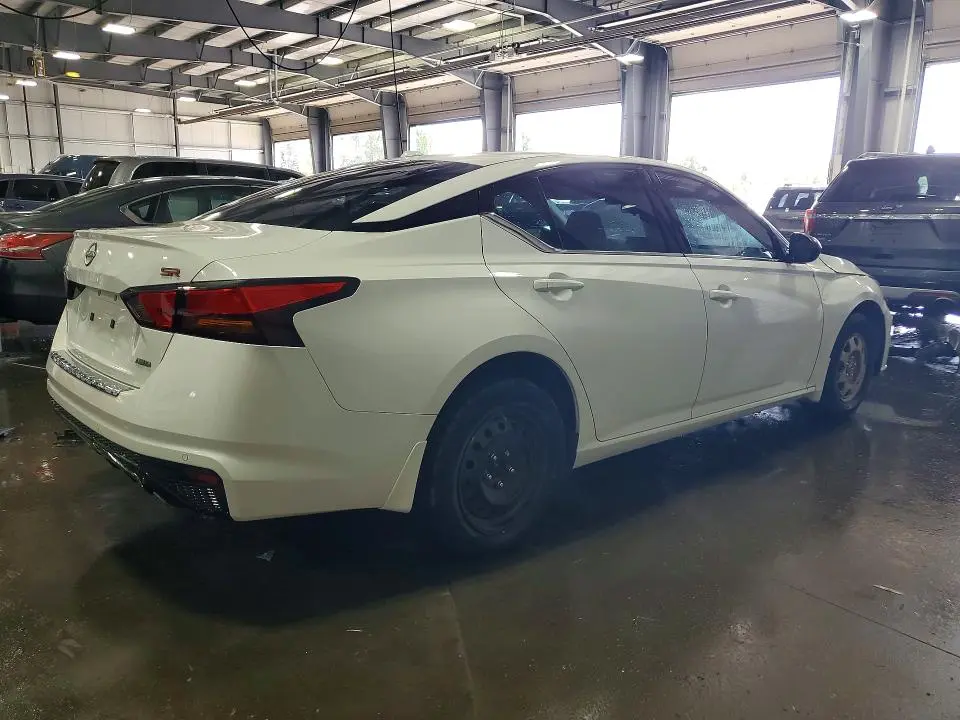 2023 NISSAN ALTIMA SR  