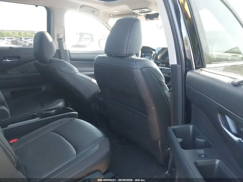 2024 NISSAN PATHFINDER SL 4WD