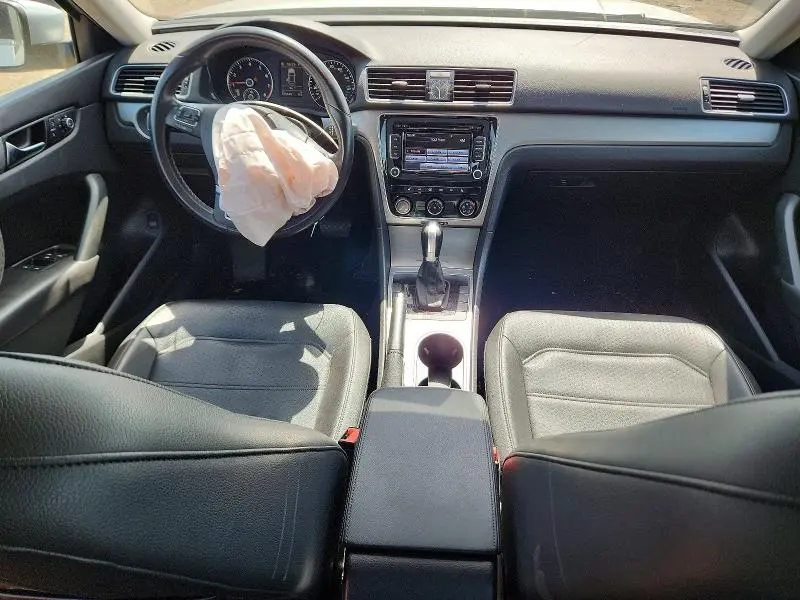2015 VOLKSWAGEN PASSAT SE  
