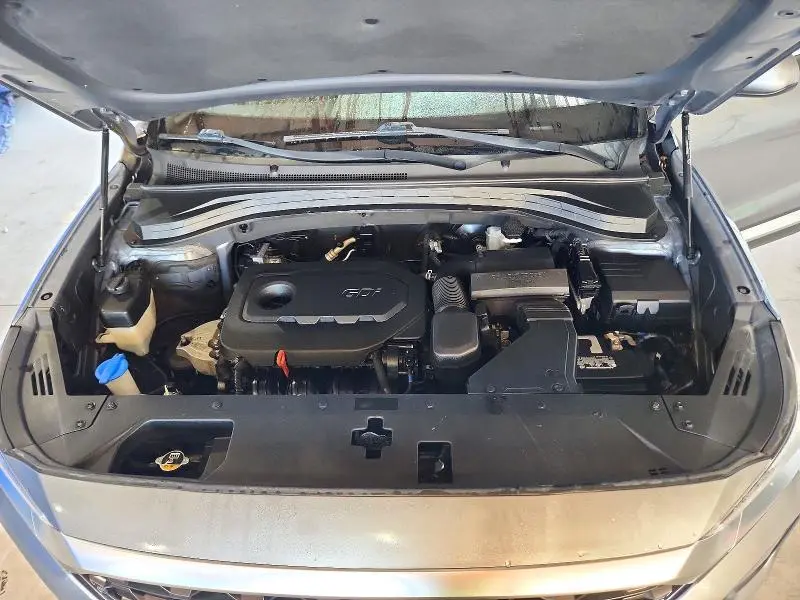 2019 HYUNDAI SANTA FE SE  