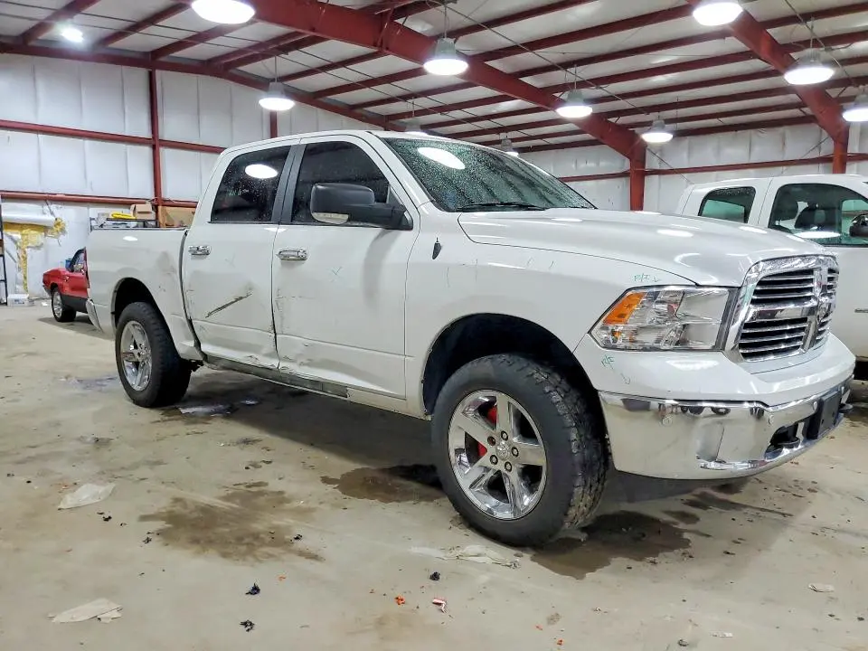 2016 RAM 1500 SLT  