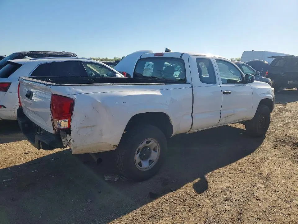 2016 TOYOTA TACOMA SR  