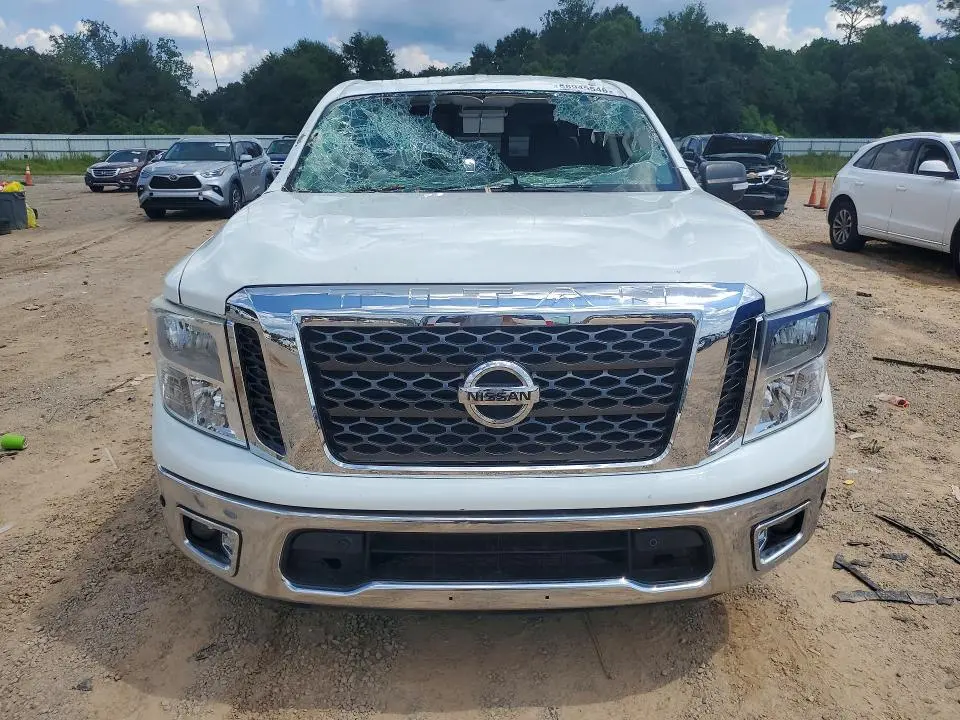 2017 NISSAN TITAN SV  