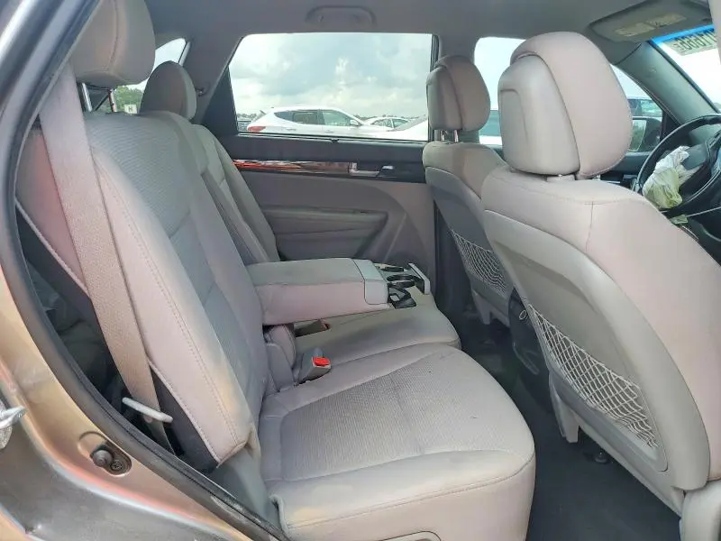 2014 KIA SORENTO LX  