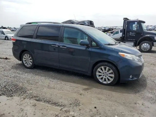 2011 TOYOTA SIENNA XLE  