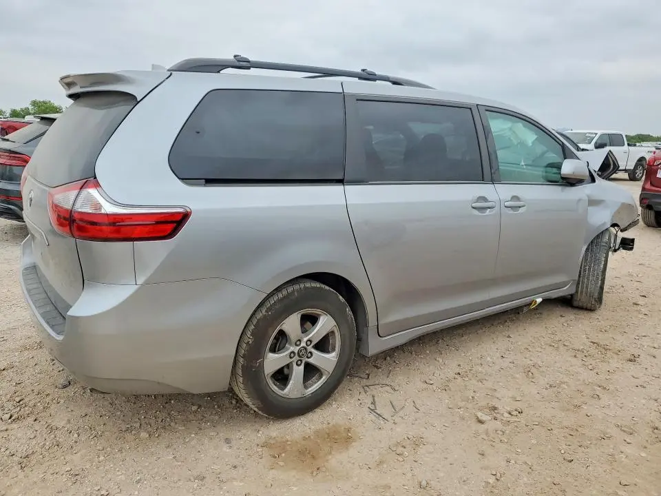 2018 TOYOTA SIENNA LE 8-PASSENGER  