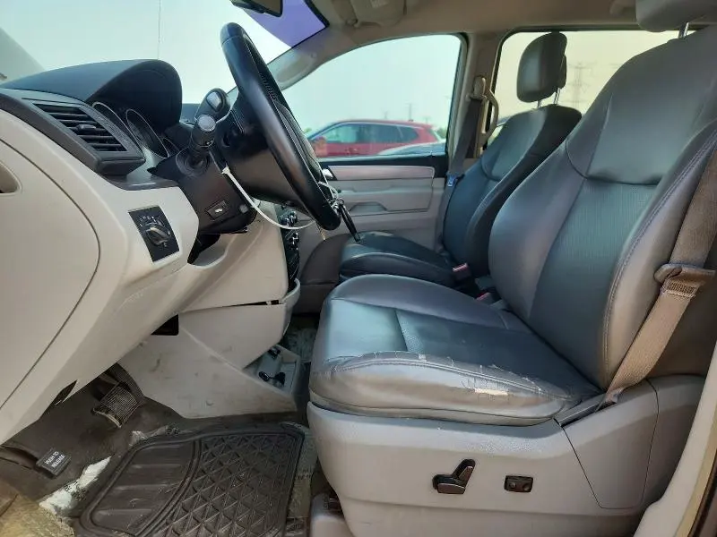 2011 VOLKSWAGEN ROUTAN SE  