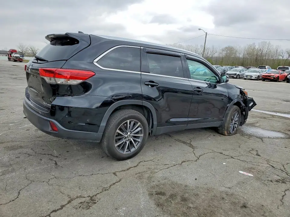 2019 TOYOTA HIGHLANDER XLE  