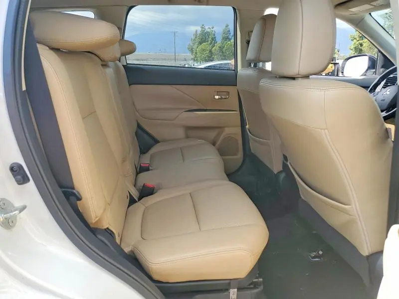 2017 MITSUBISHI OUTLANDER SE  