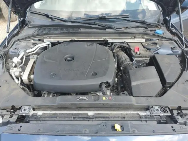 2021 VOLVO S60 T6 MOMENTUM  