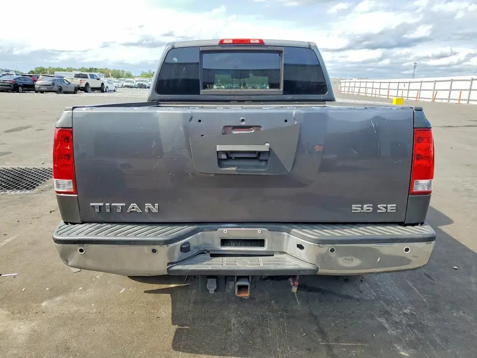 2010 NISSAN TITAN SE  