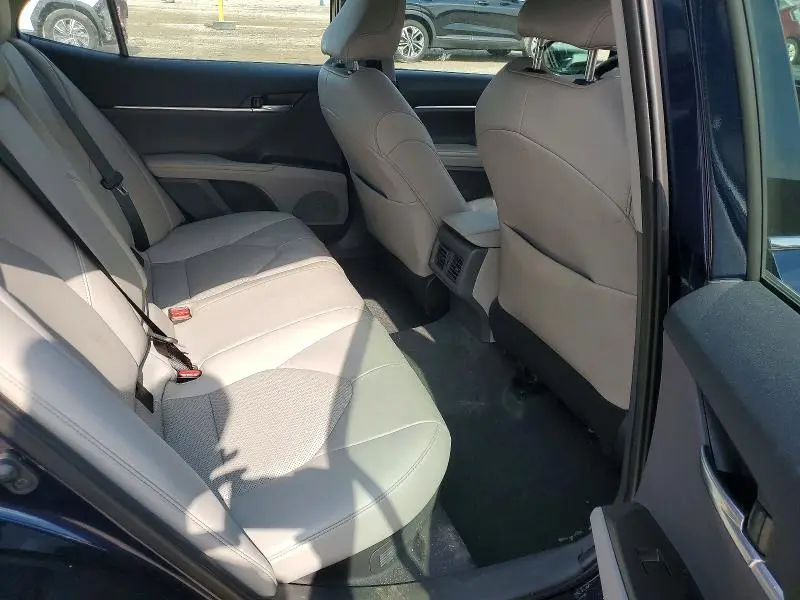 2022 TOYOTA CAMRY XLE  