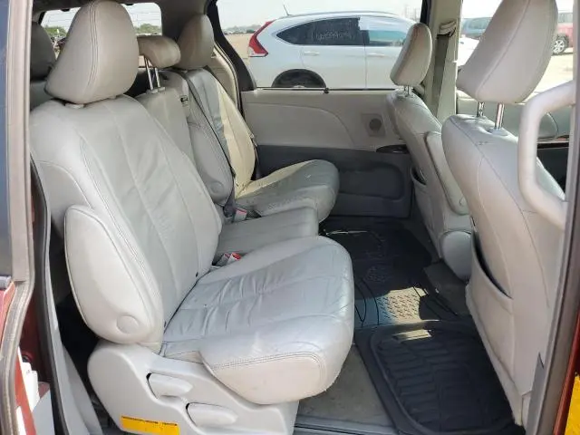 2011 TOYOTA SIENNA XLE  