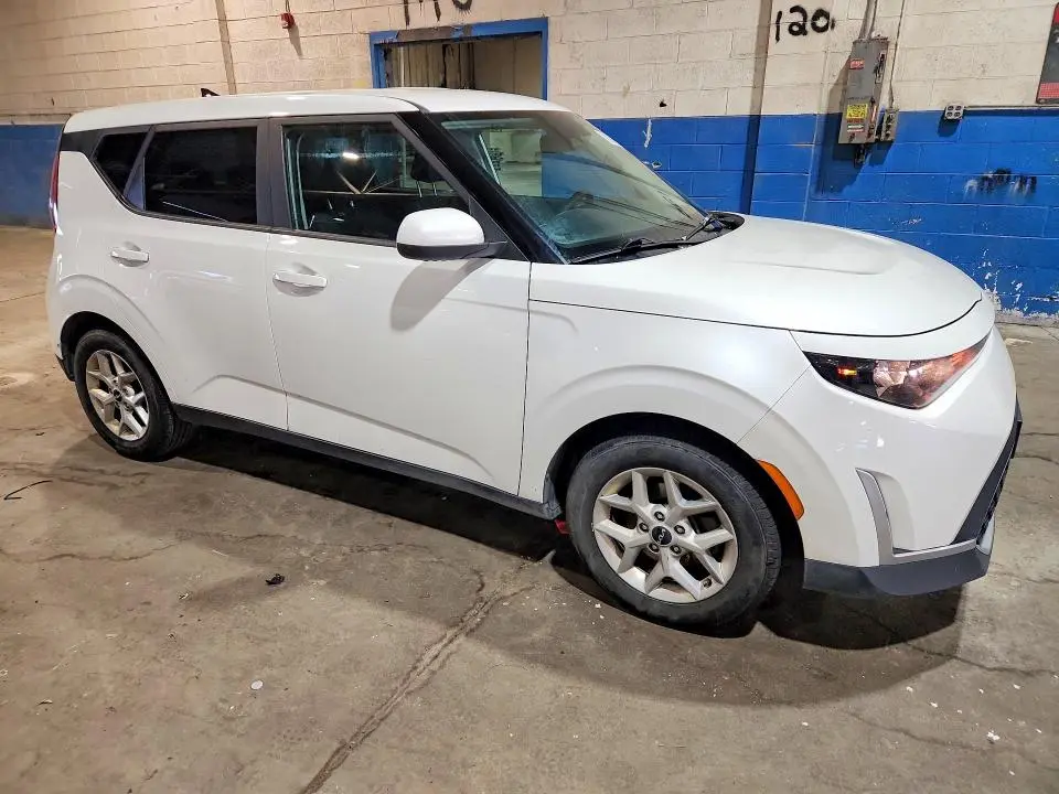 2023 KIA SOUL LX  
