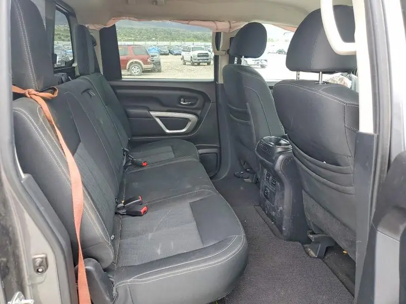 2017 NISSAN TITAN SV  