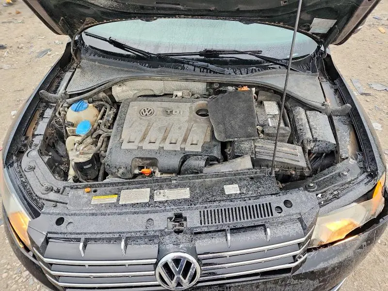 2013 VOLKSWAGEN PASSAT SE  
