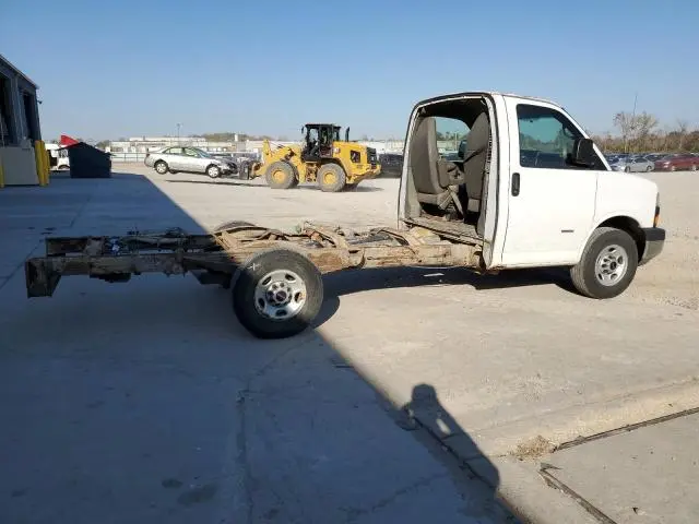 2010 GMC SAVANA CUT - BOX TRUCK