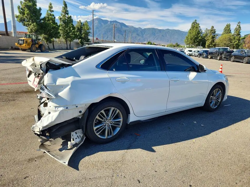 2017 TOYOTA CAMRY SE  