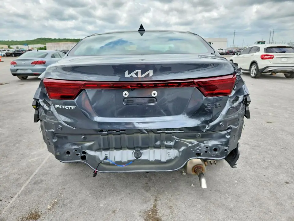 2024 KIA FORTE LXS  