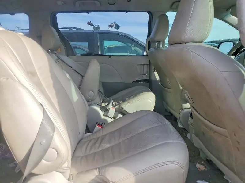 2012 TOYOTA SIENNA LE  