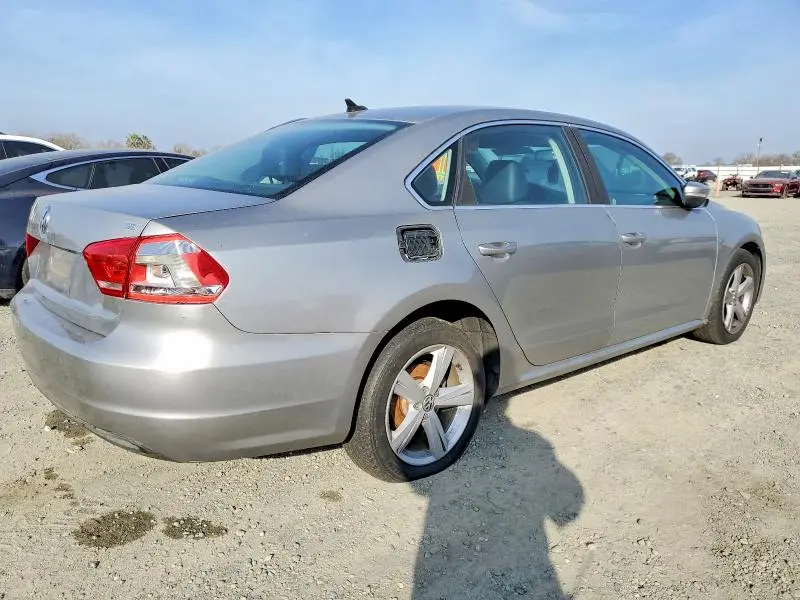 2013 VOLKSWAGEN PASSAT SE  