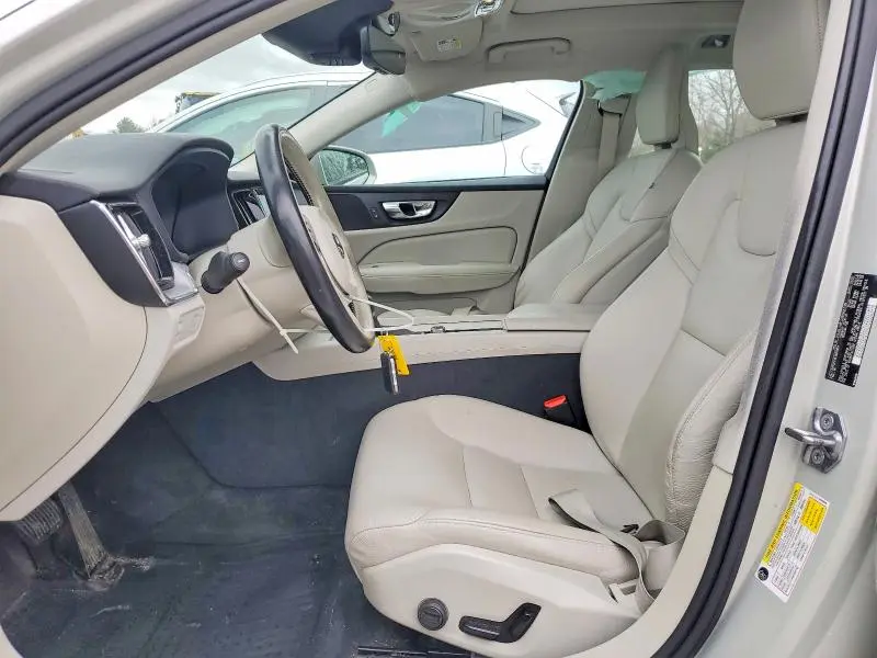 2020 VOLVO S60 T5 MOMENTUM  