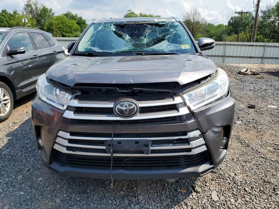 2019 TOYOTA HIGHLANDER XLE  