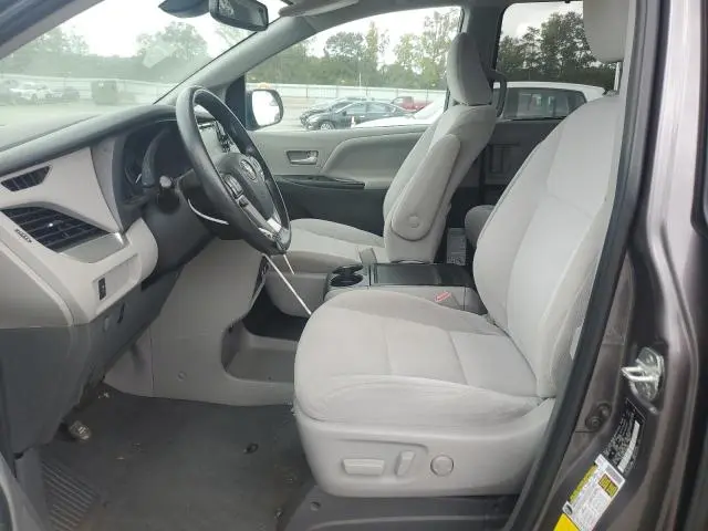 2020 TOYOTA SIENNA LE  