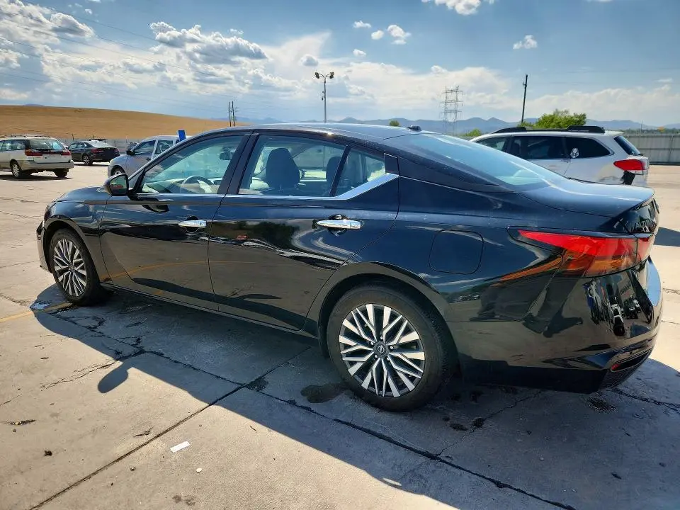 2025 NISSAN ALTIMA SV  