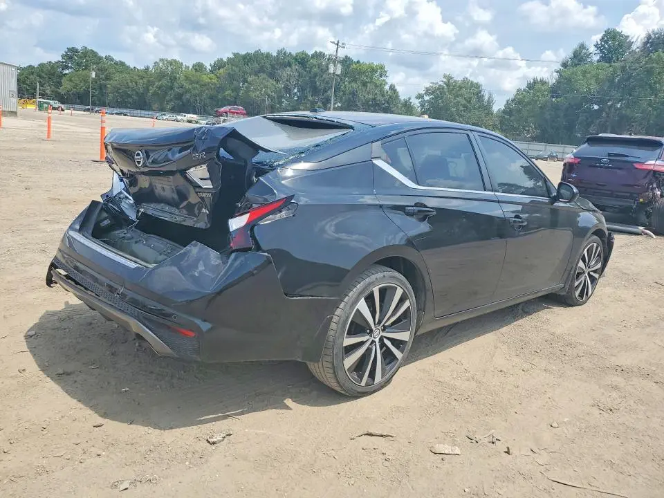 2022 NISSAN ALTIMA SR  