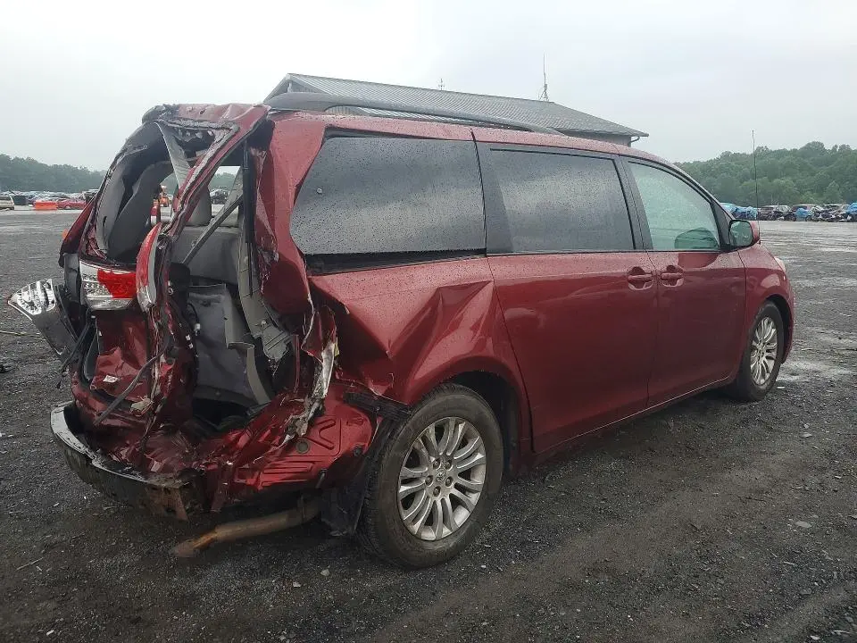 2011 TOYOTA SIENNA XLE 8-PASSENGER  