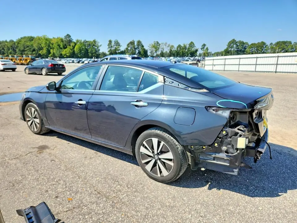 2022 NISSAN ALTIMA SV  