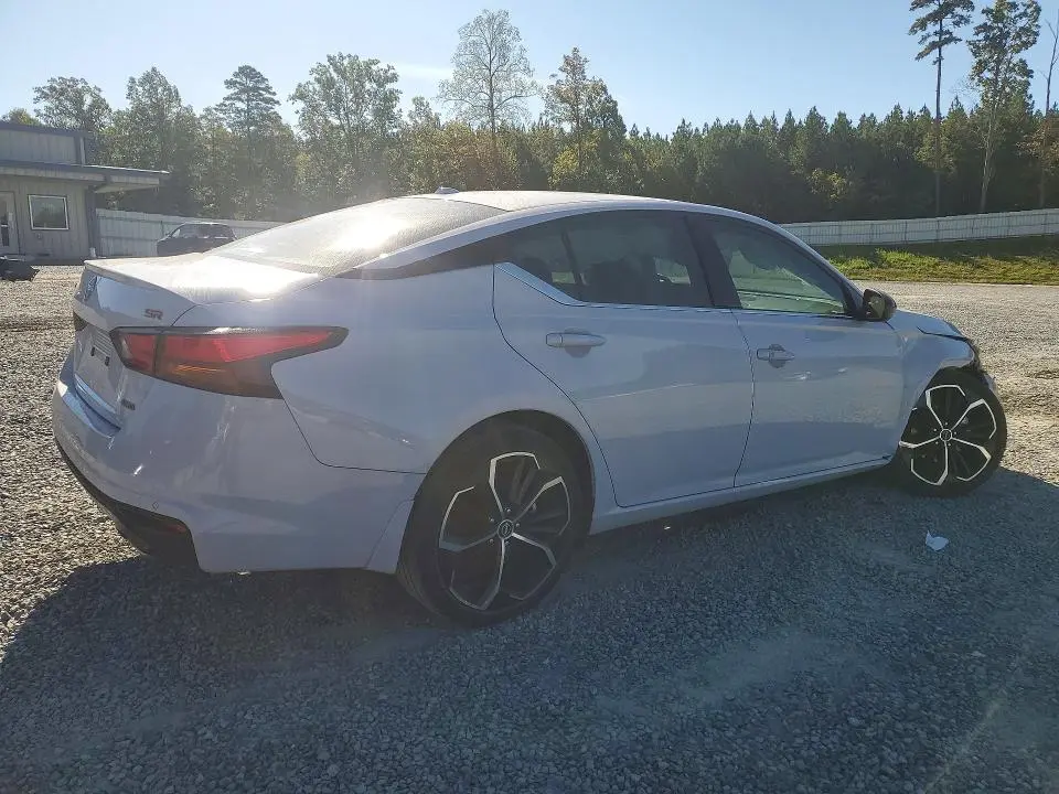 2024 NISSAN ALTIMA SR  