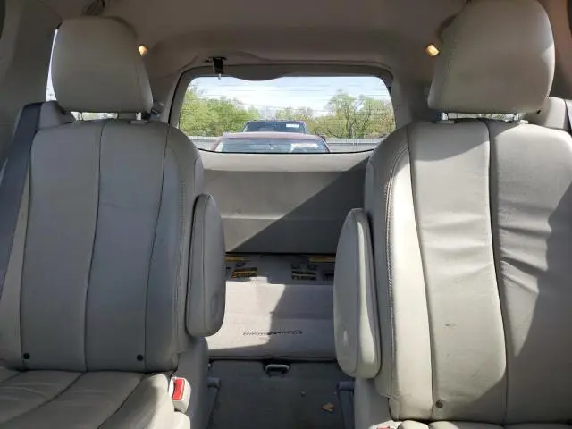 2014 TOYOTA SIENNA XLE  