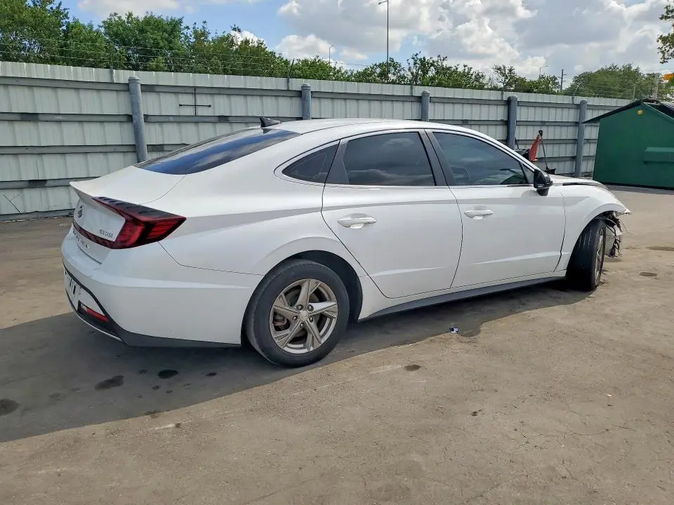 2022 HYUNDAI SONATA SE  