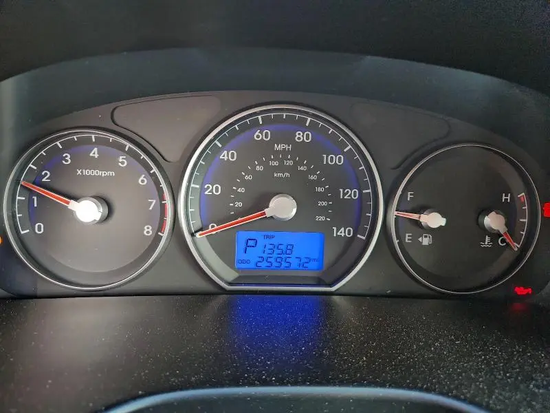 2011 HYUNDAI SANTA FE SE  