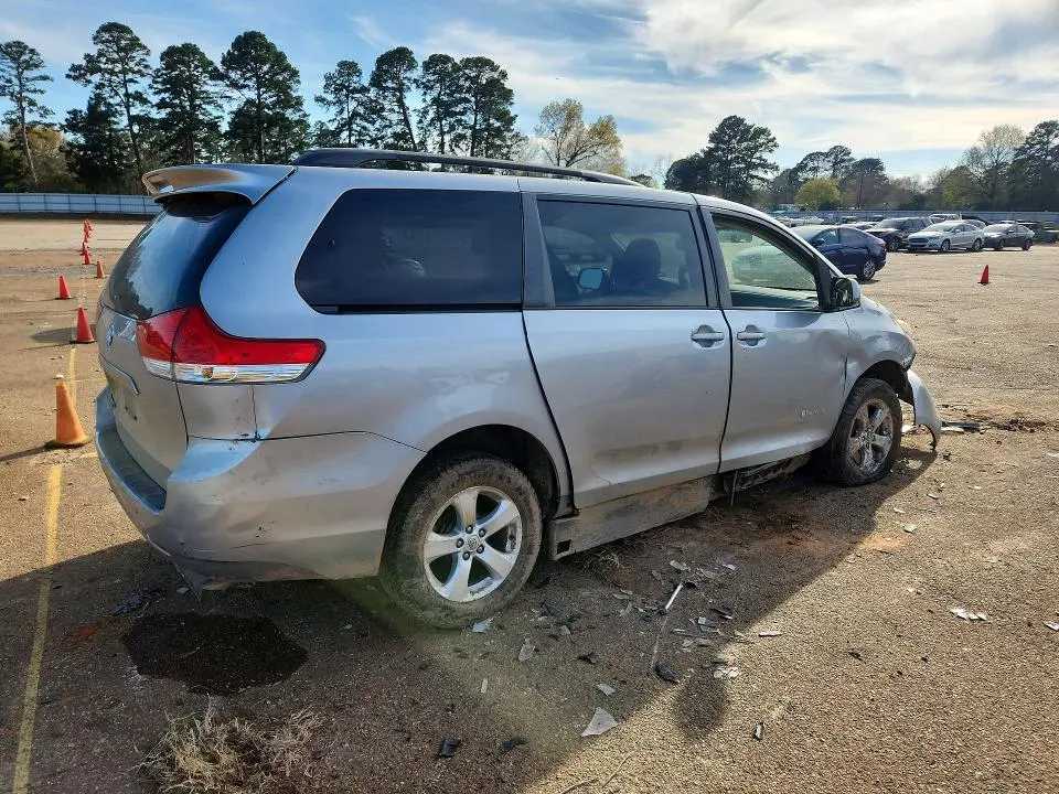 2014 TOYOTA SIENNA LE MOBILITY 7-PASSENGER  