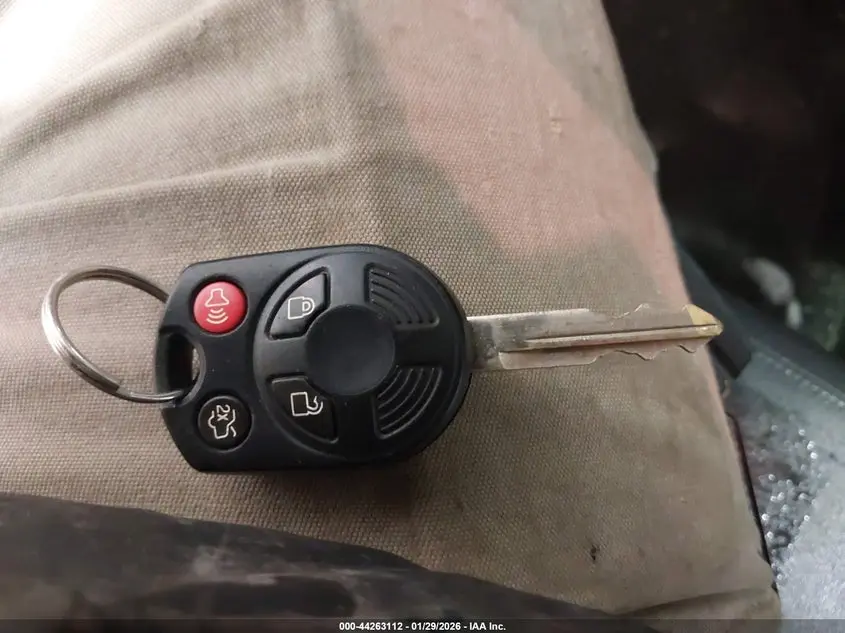 2010 FORD ESCAPE LIMITED