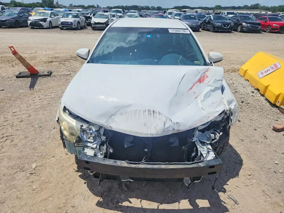2013 TOYOTA CAMRY SE  