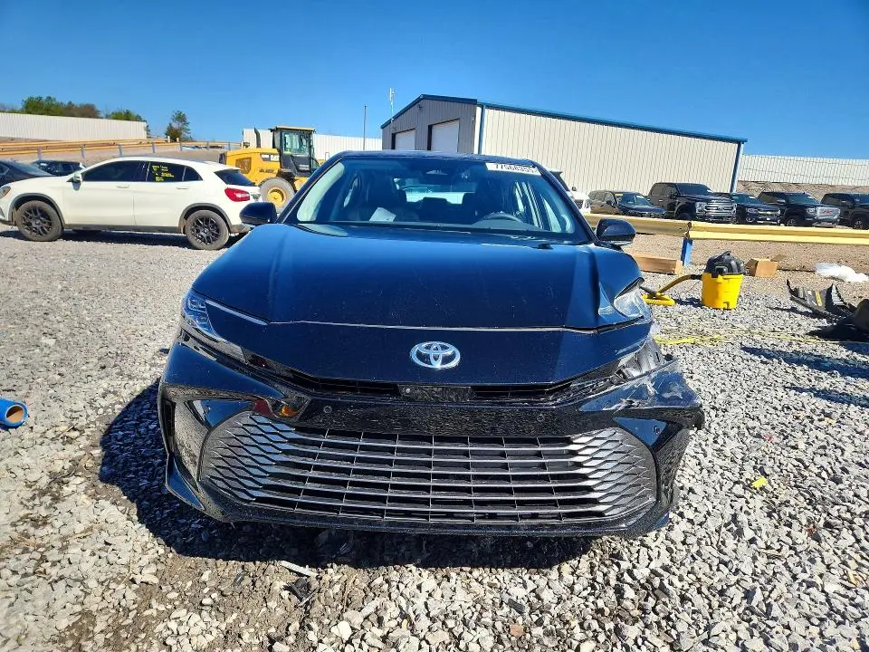 2025 TOYOTA CAMRY XLE  