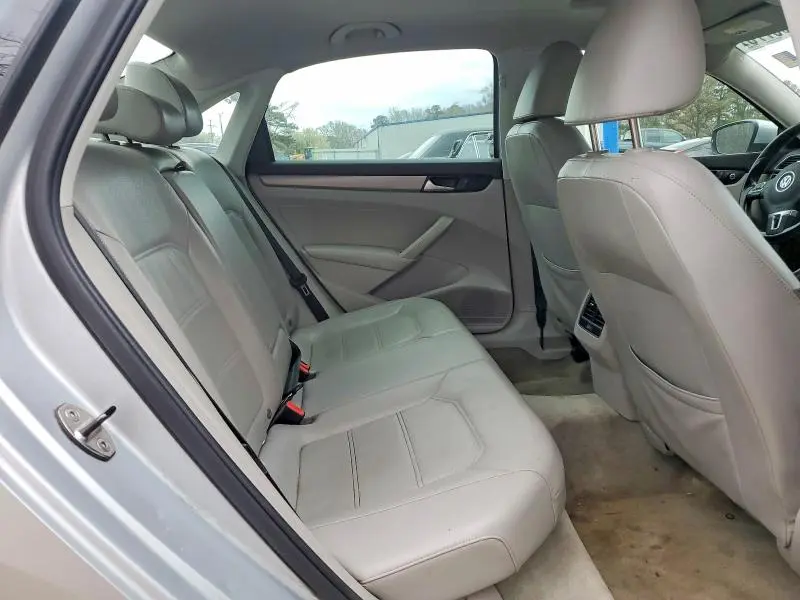 2014 VOLKSWAGEN PASSAT SE  