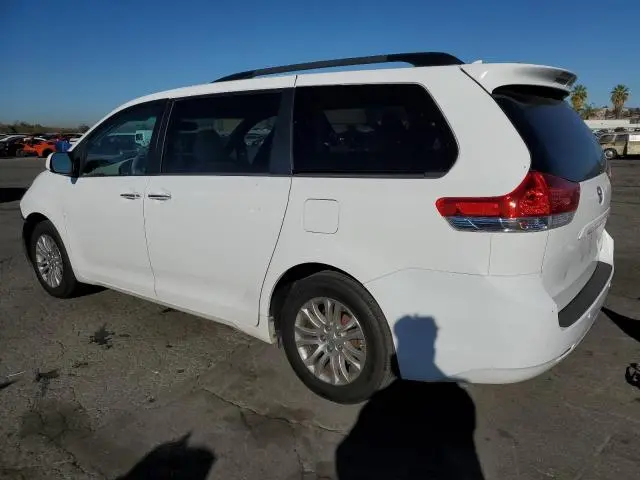 2014 TOYOTA SIENNA XLE  