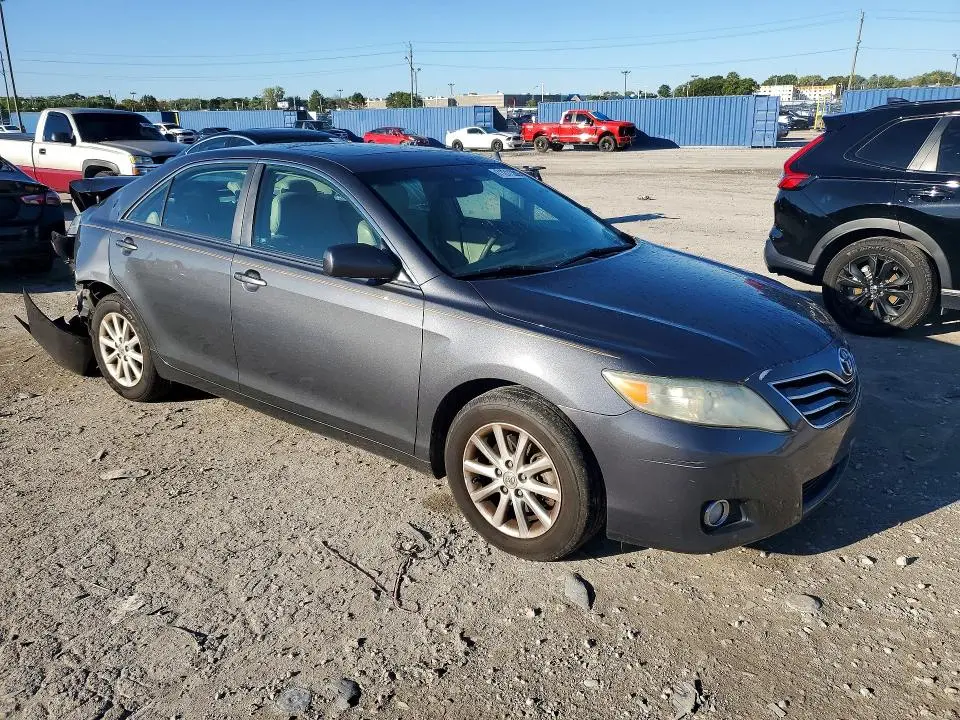 2011 TOYOTA CAMRY XLE  