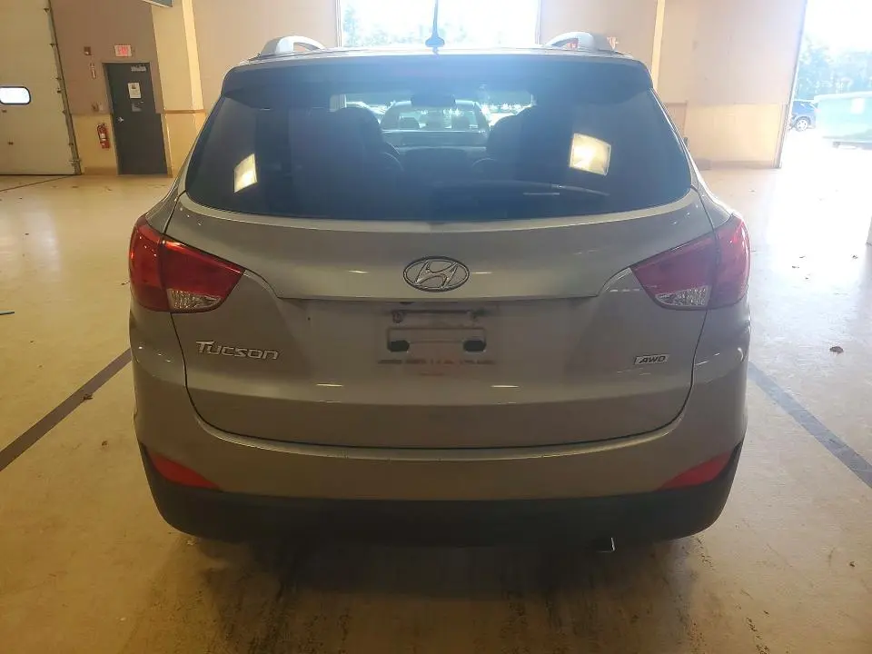 2015 HYUNDAI TUCSON SE  