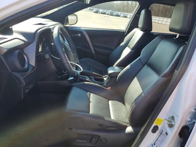 2018 TOYOTA RAV4 SE  
